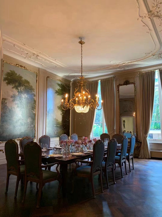 How High Should You Hang a Chandelier Over a Dining Room Table?