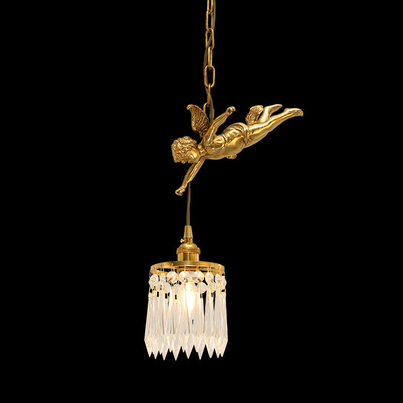 La lumière du pendentif enchantement victorien de Cupidon