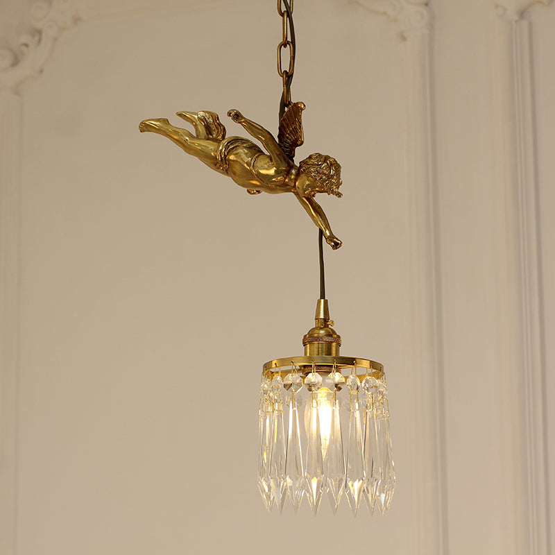 La lumière du pendentif enchantement victorien de Cupidon