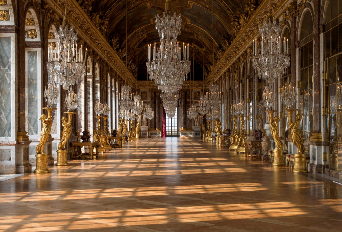 The Best Lighting for French Palaces: Discover Baroque, Rococo & Victorian Chandeliers